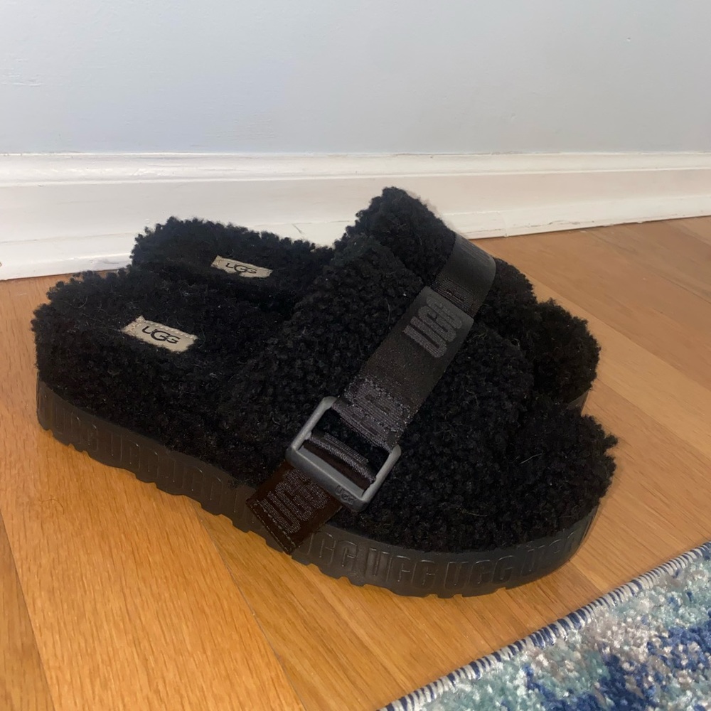 Black UGG platform fuzzy slides